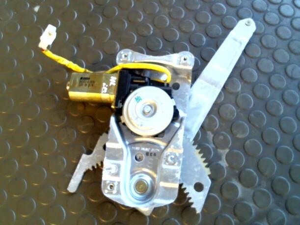 Foto: FENSTERHEBER ELEKTRISCH HINTEN LINKS eines Mazda Demio 1.4