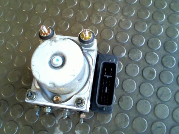 Foto: HAUPTBREMSAGGREGAT ABS eines Mazda Demio 1.4