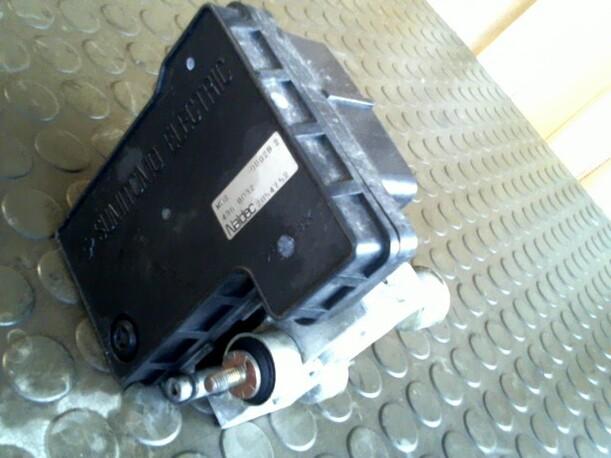 Foto: HAUPTBREMSAGGREGAT ABS eines Mazda Demio 1.4