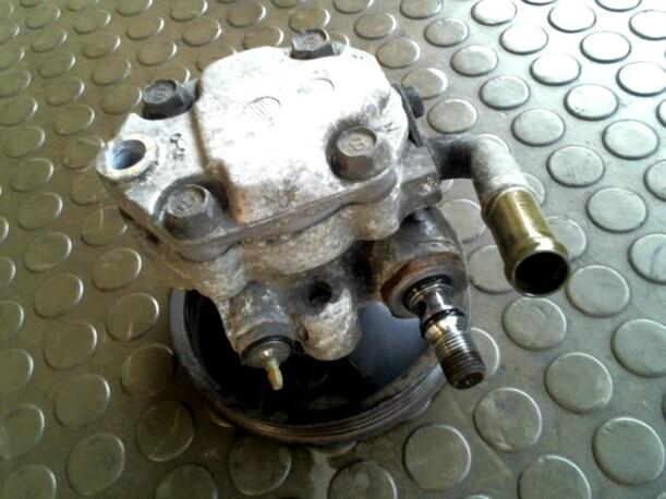 Foto: PUMPE SERVOLENKUNG eines Mazda Demio 1.4