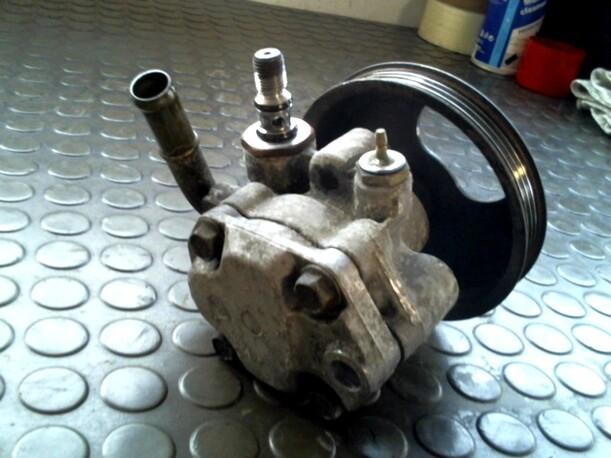 Foto: PUMPE SERVOLENKUNG eines Mazda Demio 1.4