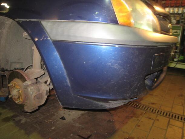 Foto: STOßFÄNGER / STOßSTANGE VORNE eines Ford Fiesta
