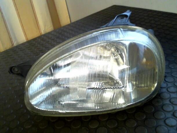 Foto: SCHEINWERFER LINKS eines Opel Corsa 12V