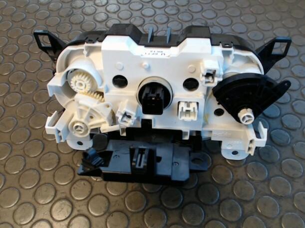 Foto: HEIZUNGSBETÄTIGUNG eines Mazda 2 1.3 Sport