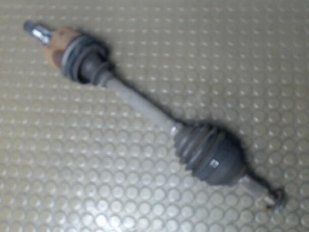 Foto: ANTRIEBSWELLE LINKS eines Ford Mondeo 2.0 Turnier TDCi