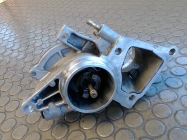 Foto: VAKUUMPUMPE eines Ford Mondeo 2.0 Turnier TDCi