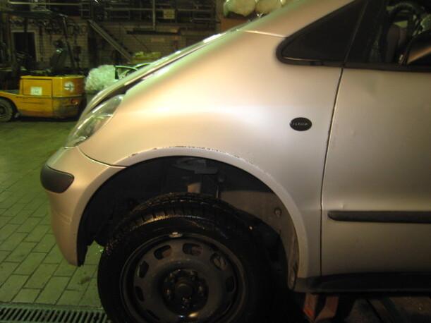 Foto: KOTFLÜGEL LINKS eines Mercedes-Benz A 140