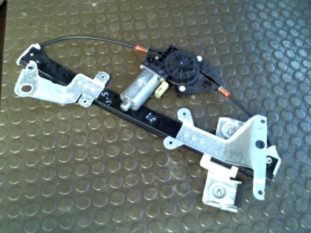 Foto: FENSTERHEBER ELEKTR. VORN RECHTS (4/5-TÜRER) eines Ford Fiesta 1.4