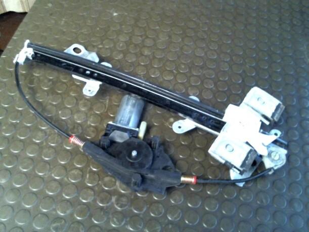 Foto: FENSTERHEBER ELEKTR. VORN RECHTS (4/5-TÜRER) eines Ford Fiesta 1.4