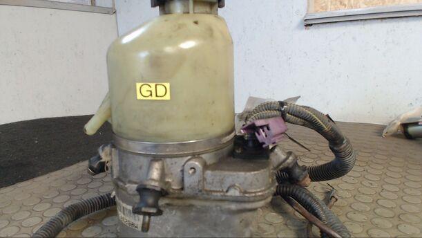 Foto: PUMPE SERVOLENKUNG TRW2 eines Opel Astra 1.7 CDTI Caravan