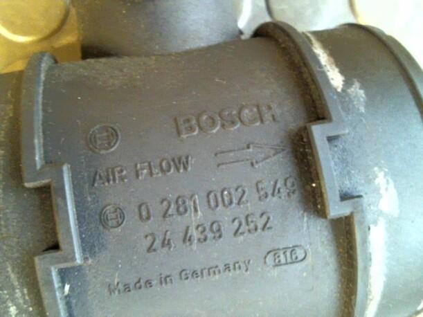 Foto: LUFTMASSENMESSER BOSCH eines Opel Astra 1.7 CDTI Caravan