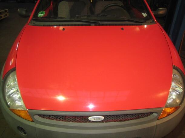 Foto: MOTORHAUBE eines Ford Ka
