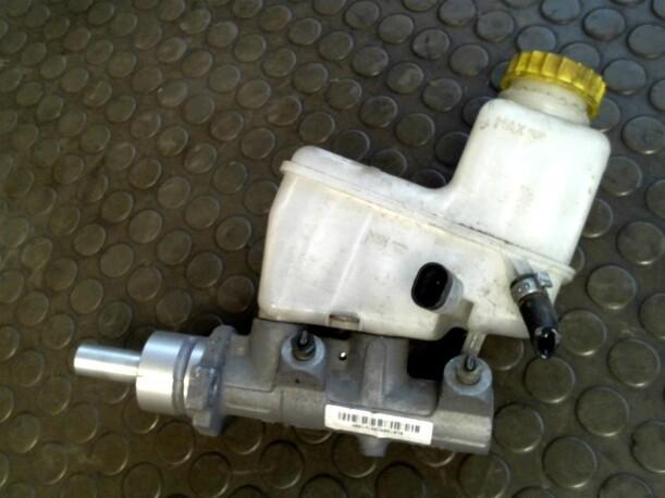 Foto: HAUPTBREMSZYLINDER eines Fiat Stilo 1.4 16V