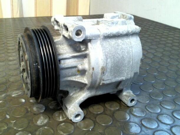 Foto: KOMPRESSOR KLIMAANLAGE eines Fiat Stilo 1.4 16V
