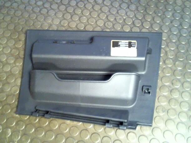 Foto: HANDSCHUHFACH eines Fiat Stilo 1.4 16V