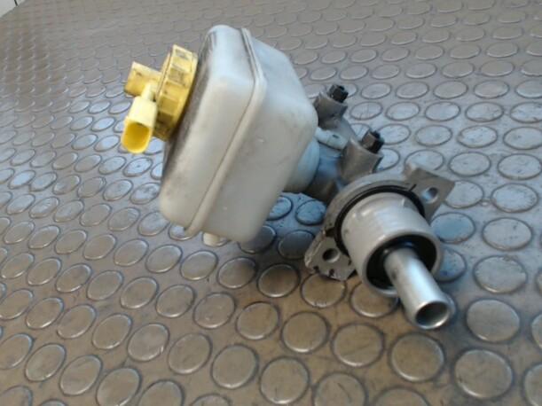 Foto: HAUPTBREMSZYLINDER eines Seat Toledo 1.6