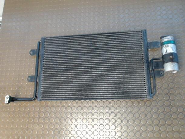 Foto: KONDENSATOR KLIMAANLAGE eines Seat Toledo 1.6