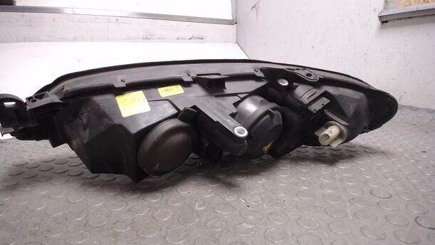 Foto: XENON SCHEINWERFER RECHTS eines Opel Vectra 2.2 Caravan