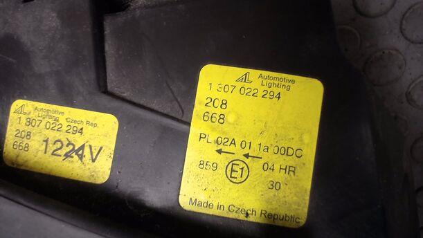 Foto: XENON SCHEINWERFER RECHTS eines Opel Vectra 2.2 Caravan