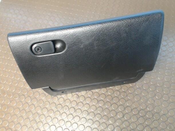 Foto: HANDSCHUHFACH eines Opel Vectra 2.2 Caravan
