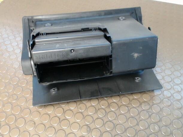 Foto: HANDSCHUHFACH eines Opel Vectra 2.2 Caravan
