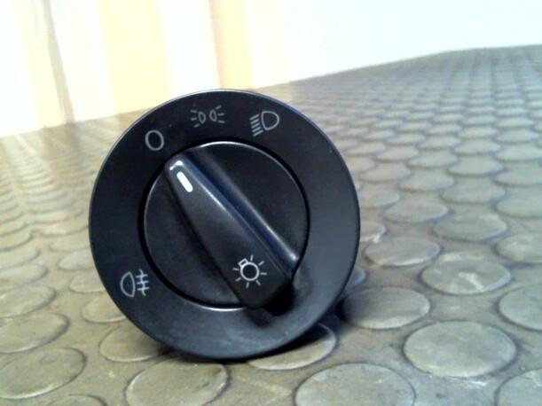 Foto: LICHTSCHALTER eines VW Polo