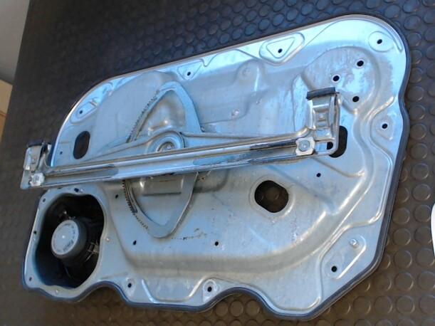 Foto: FENSTERHEBER ELEKTR VORN LINKS (4/5-TÜRE) eines Ford Focus Turnier 1.6 TDCi DPF Eco