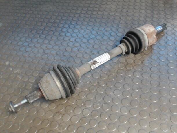 Foto: ANTRIEBSWELLE LINKS eines Ford Focus Turnier 1.6 TDCi DPF