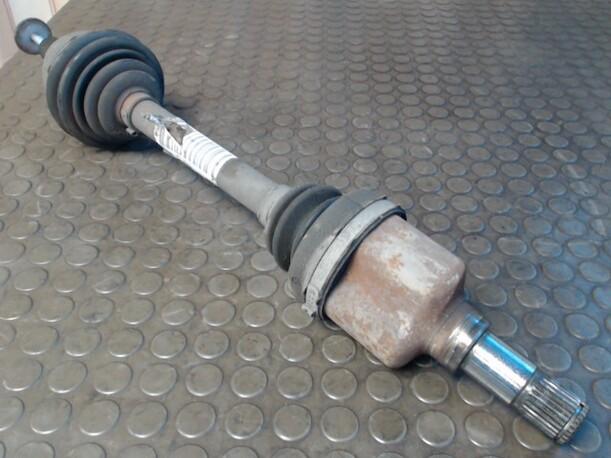 Foto: ANTRIEBSWELLE LINKS eines Ford Focus Turnier 1.6 TDCi DPF