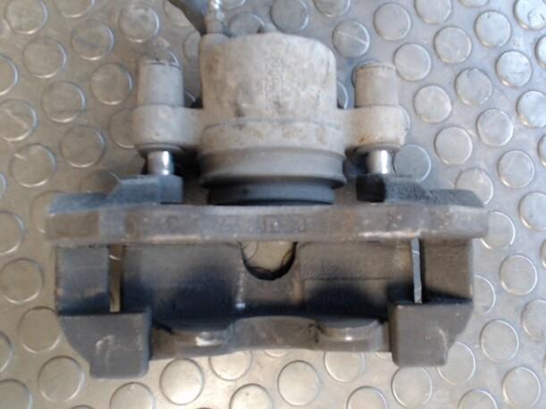 Foto: BREMSSATTEL VORN LINKS eines Ford Focus Turnier 1.6 TDCi DPF