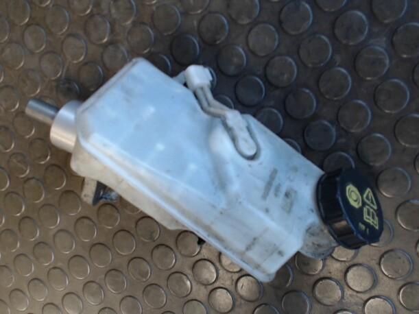 Foto: HAUPTBREMSZYLINDER eines Ford Focus Turnier 1.6 TDCi DPF