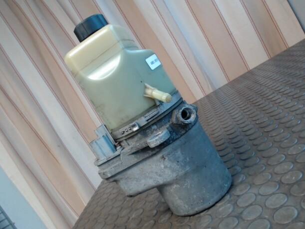 Foto: PUMPE SERVOLENKUNG eines Ford Focus Turnier 1.6 TDCi DPF
