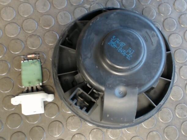 Foto: HEIZUNGSGEBLÄSE eines Ford Focus Turnier 1.6 TDCi DPF