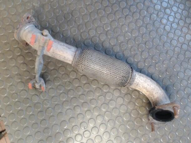 Foto: AUSPUFFROHR eines Ford Focus Turnier 1.6 TDCi DPF