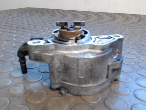 Foto: VAKUUMPUMPE eines Ford Focus Turnier 1.6 TDCi DPF (C)