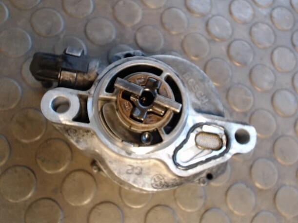 Foto: VAKUUMPUMPE eines Ford Focus Turnier 1.6 TDCi DPF (C)