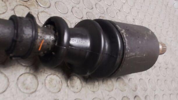 Foto: ANTRIEBSWELLE LINKS (FÜR BASTLER) eines Peugeot 205