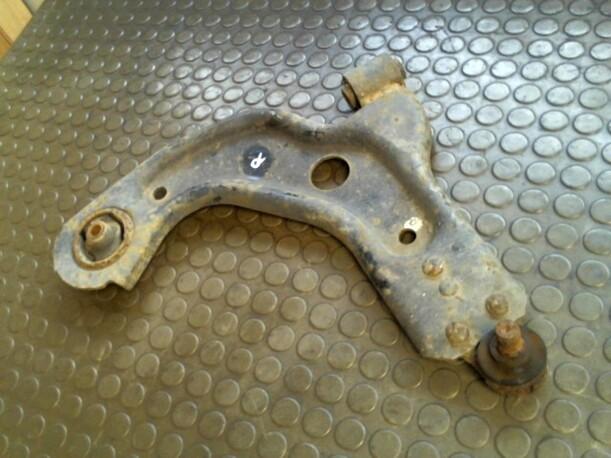 Foto: QUERLENKER VORN RECHTS eines Ford Fiesta