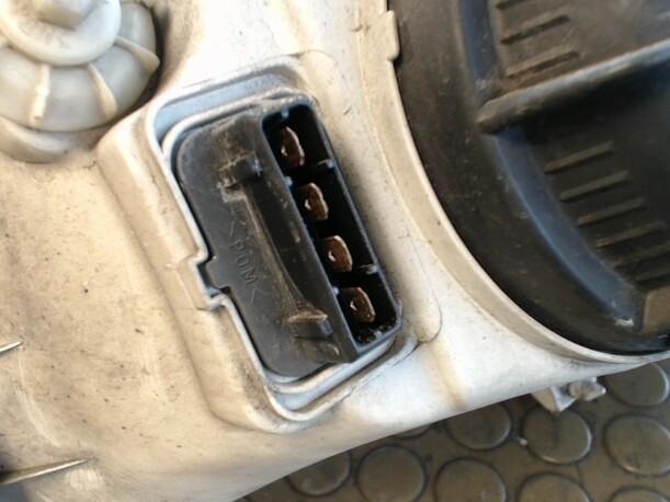 Foto: SCHEINWERFER RECHTS HELLA eines VW Golf 1.4