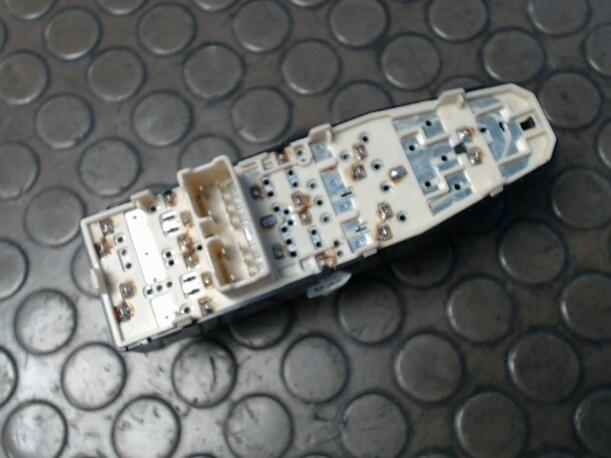 Foto: FENSTERHEBERSCHALTER eines Chevrolet Matiz 1.0