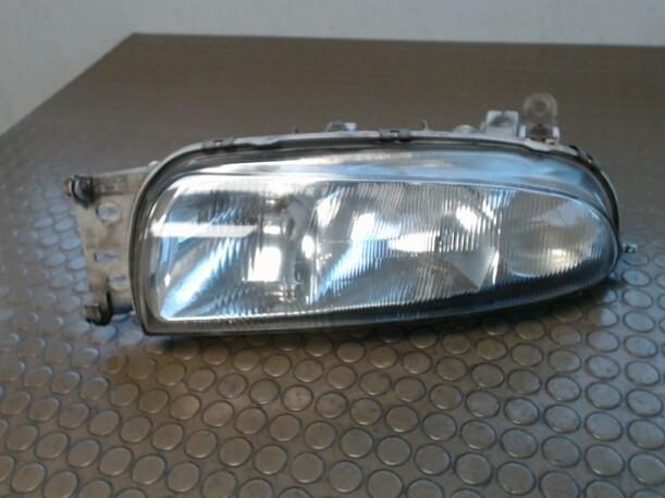 Foto: SCHEINWERFER LINKS eines Mazda 121