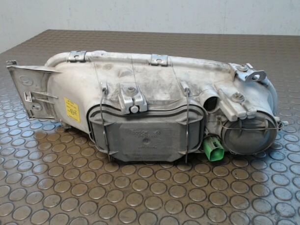 Foto: SCHEINWERFER RECHTS eines Mazda 121
