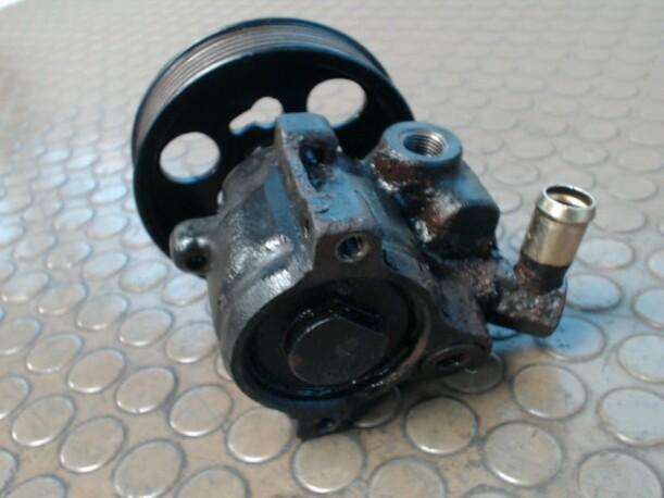 Foto: PUMPE SERVOLENKUNG eines Mazda 121