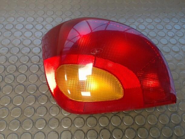Foto: HECKLEUCHTE / RÜCKLICHT LINKS eines Mazda 121