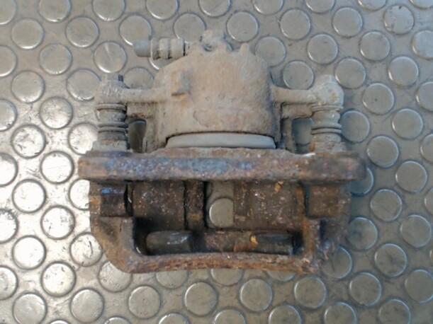 Foto: BREMSSATTEL VORN LINKS eines Mitsubishi Carisma 1600