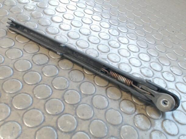 Foto: SCHEIBENWISCHERARM HINTEN eines Alfa Romeo 156 Sportwagon 2.0 JTS Selespeed