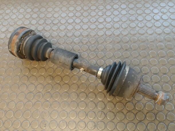 Foto: ANTRIEBSWELLE LINKS eines Alfa Romeo 156 Sportwagon 2.0 JTS Selespeed
