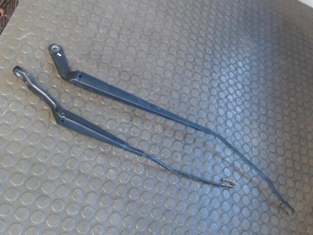 Foto: SCHEIBENWISCHERARME VORN eines Peugeot 206 SW 75