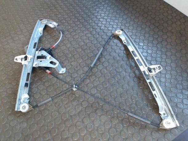 Foto: FENSTERHEBER ELEKTR. VORN RECHTS (4/5-Türer) eines Peugeot 206 SW 75