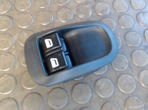 Foto: FENSTERHEBERSCHALTER eines Peugeot 206 SW 75